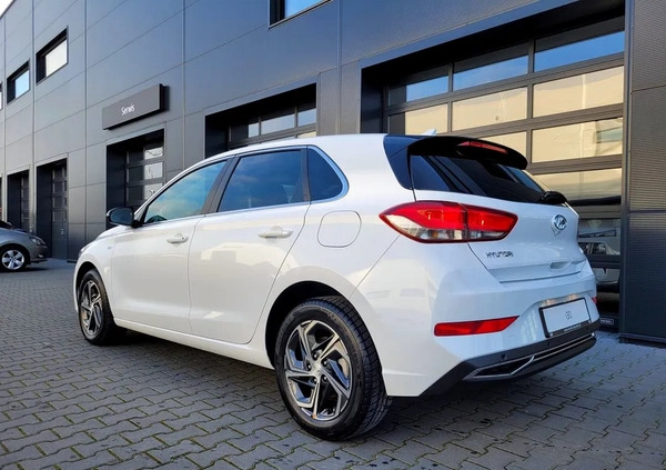 Hyundai I30 cena 98318 przebieg: 5, rok produkcji 2023 z Ostrzeszów małe 254